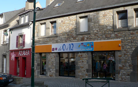 les magasins de la presqu'île de Crozon. Magasin de mode pour les petits de 0 à 12 ans, rue Alsace Lorraine.