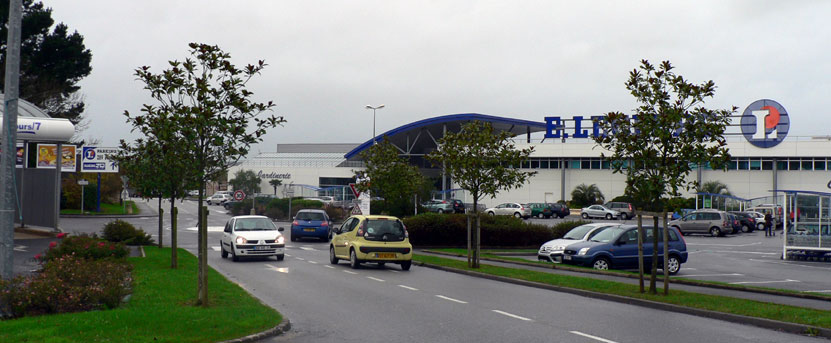 les magasins de la presqu'le de Crozon : magasin Leclerc, entre de Crozon